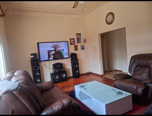 4 BEDROOM HOUSE FOR SALE IN REGENTS PARK